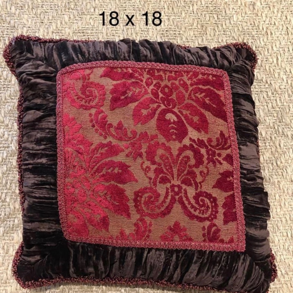BELLA ROSE velvet accent pillow - Picture 12 of 13